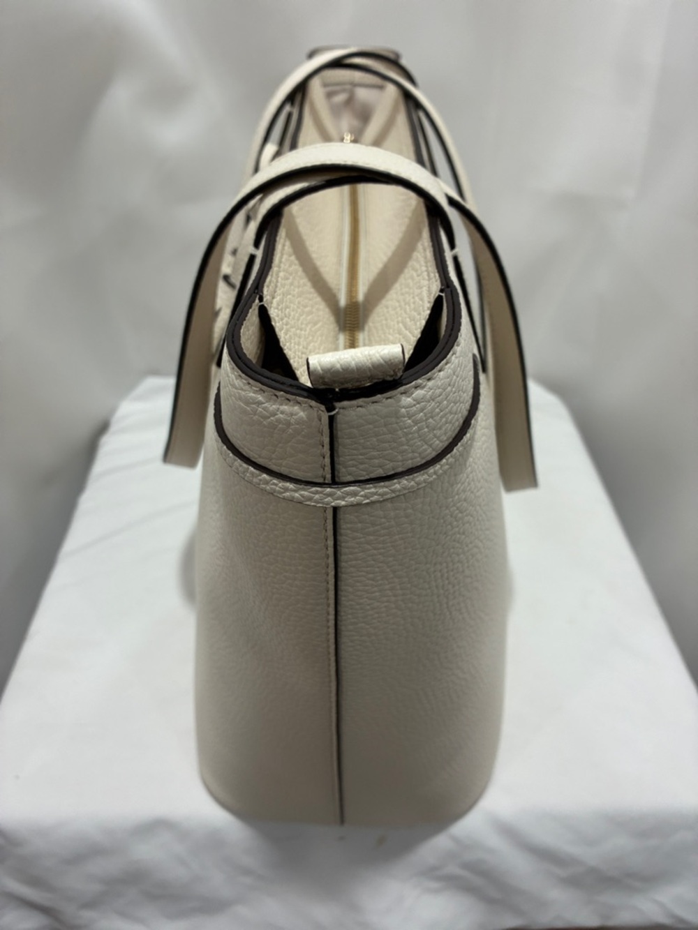 Kate Spade Cream Pebbled Leather Tote with Tassel Bow NWOT 12x13 size - Picture 4 of 9